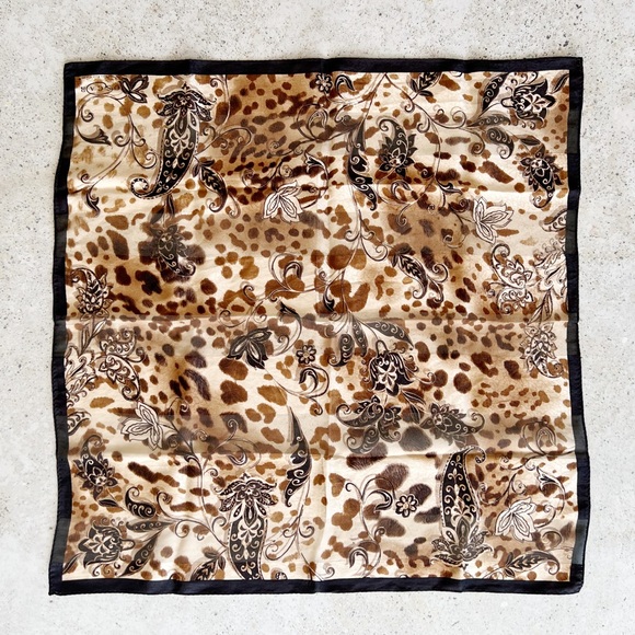 🐆 Vintage OSCAR DE LA RENTA Silk Scarf - Picture 1 of 3